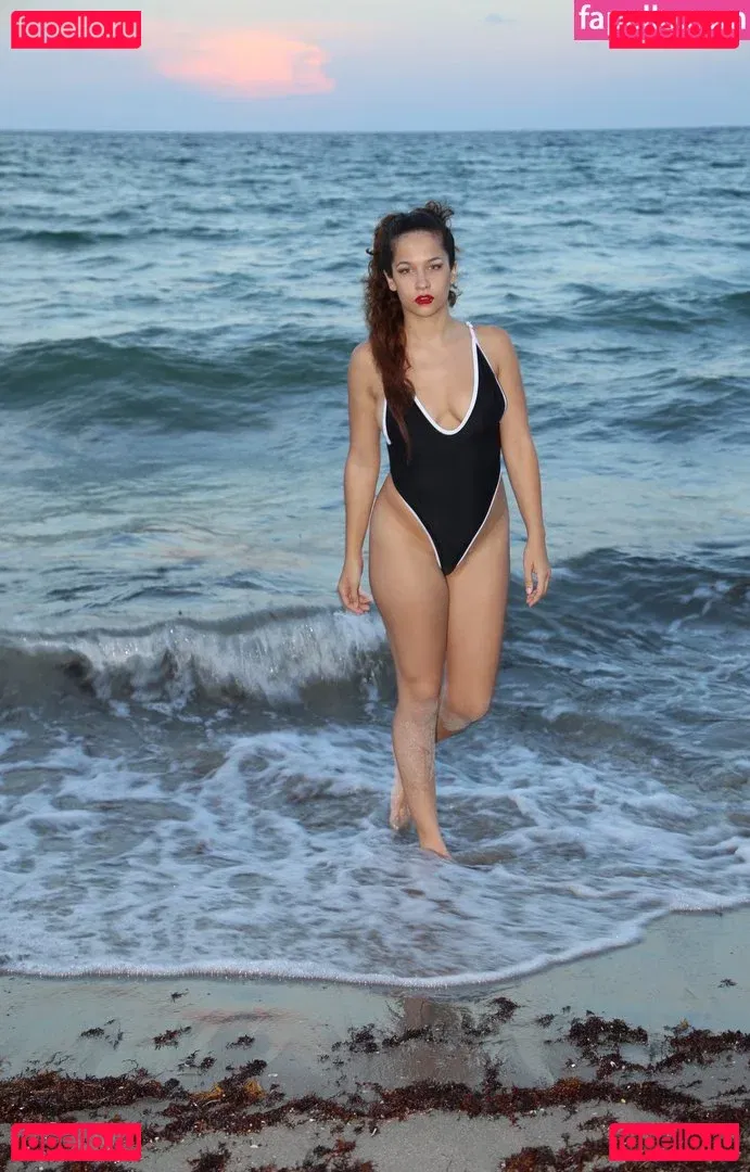 Annika Eve Onlyfans Photo Gallery 