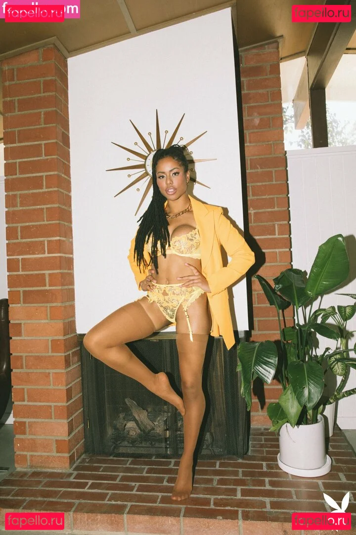 Kira Noir Onlyfans Photo Gallery 