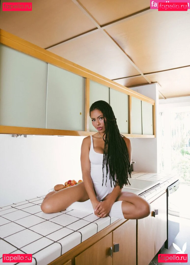 Kira Noir Onlyfans Photo Gallery 