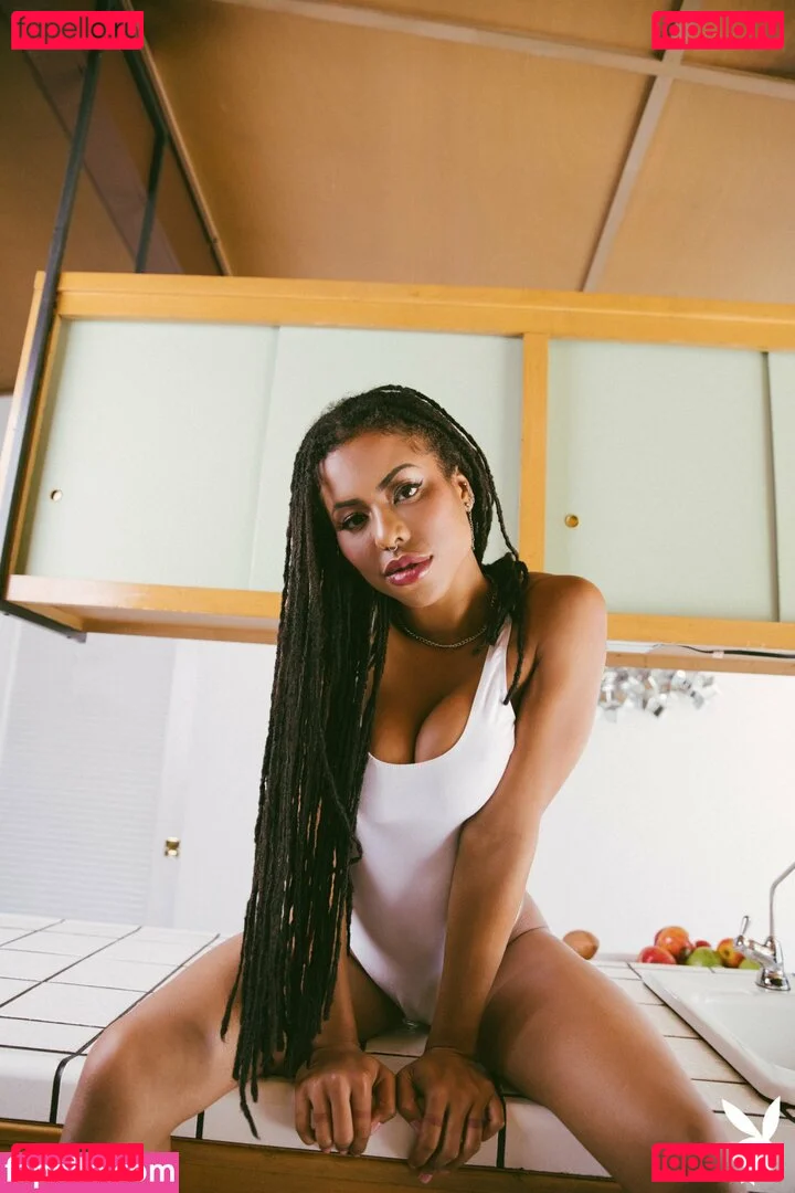 Kira Noir Onlyfans Photo Gallery 