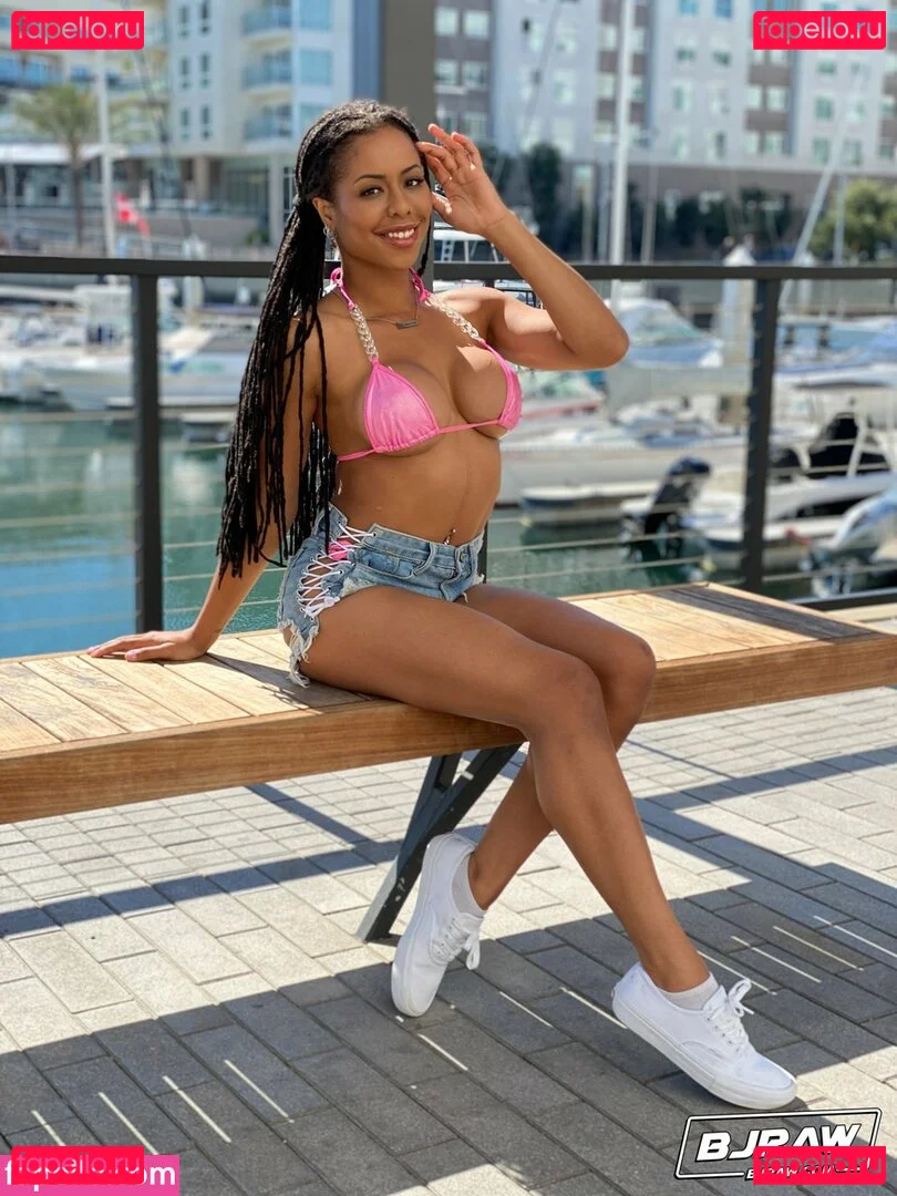 Kira Noir Onlyfans Photo Gallery 