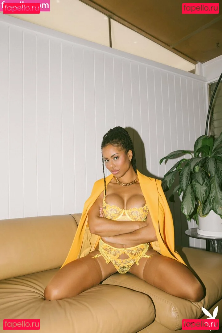 Kira Noir Onlyfans Photo Gallery 