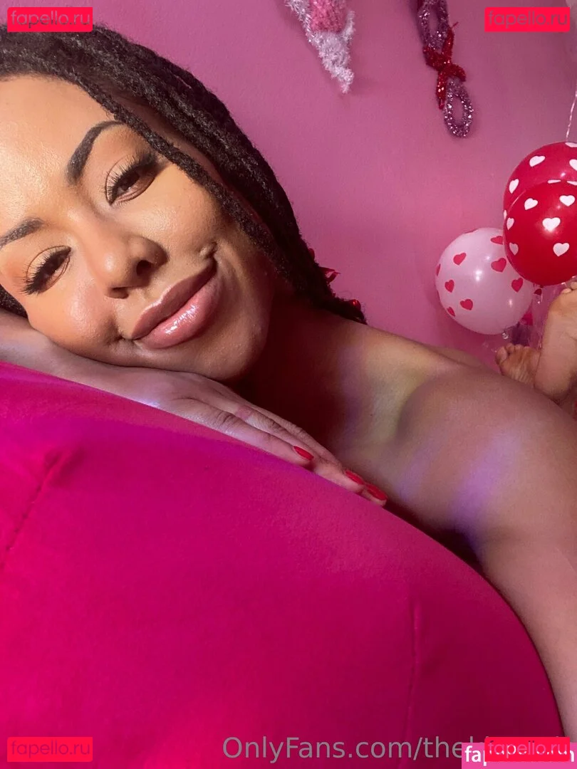 Kira Noir Onlyfans Photo Gallery 