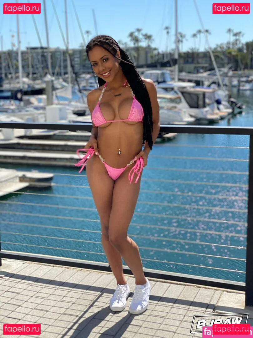 Kira Noir Onlyfans Photo Gallery 