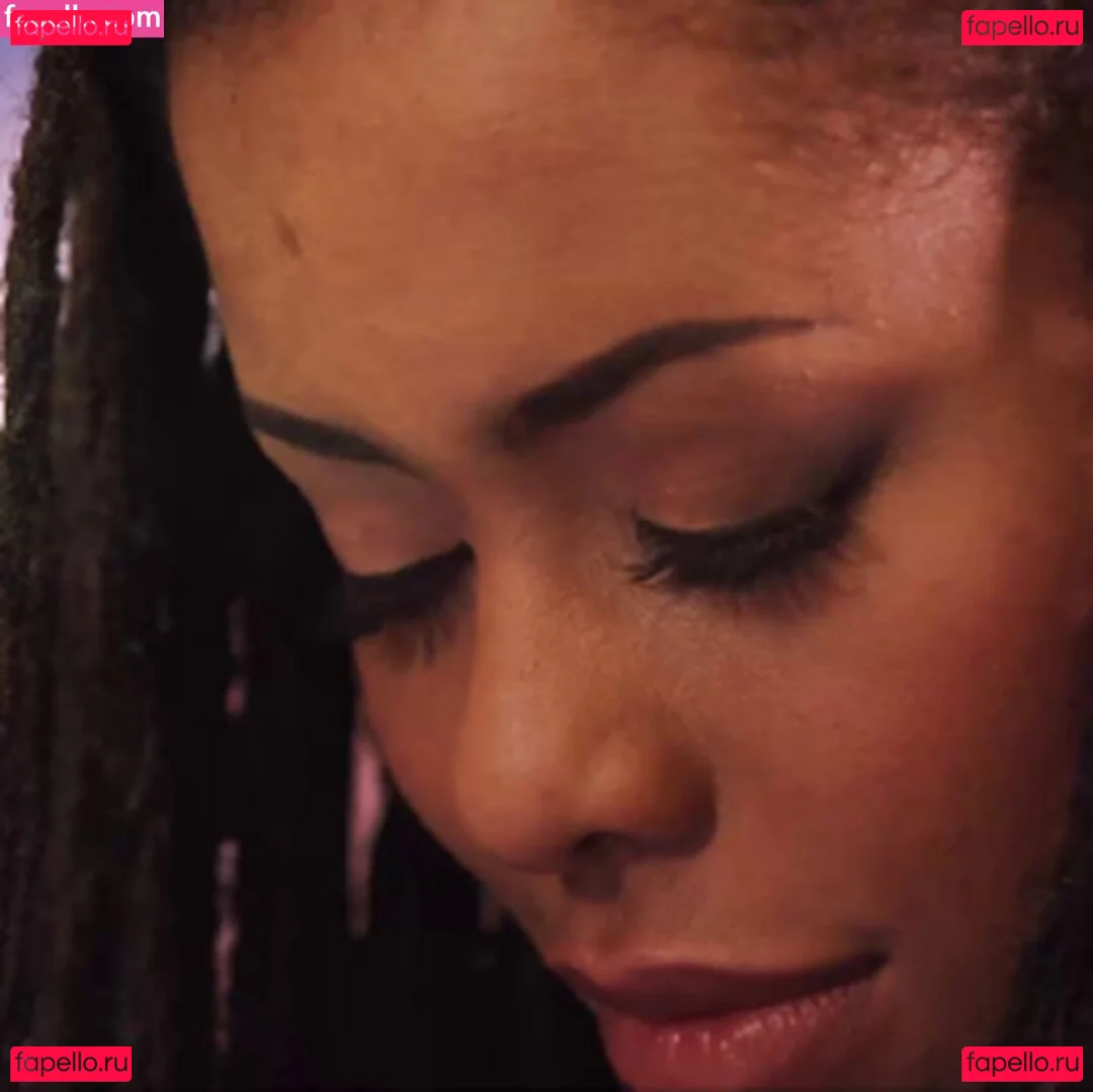 Kira Noir Onlyfans Photo Gallery 