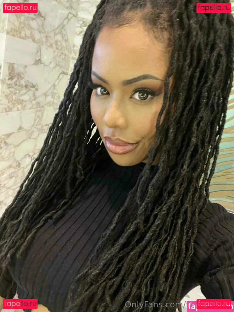 Kira Noir Onlyfans Photo Gallery 