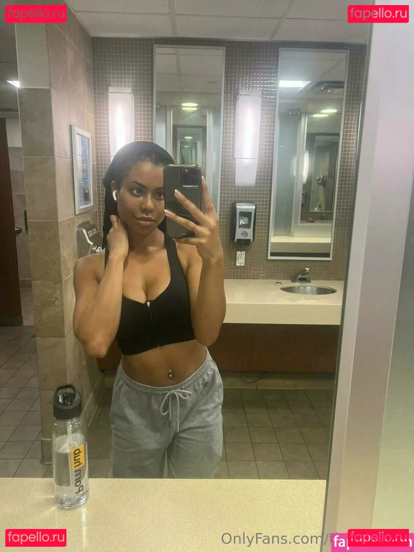 Kira Noir Onlyfans Photo Gallery 