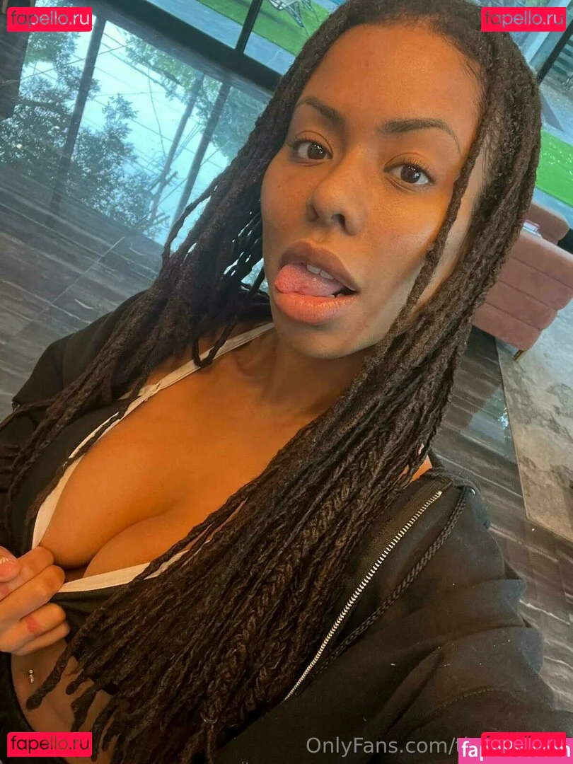 Kira Noir Onlyfans Photo Gallery 