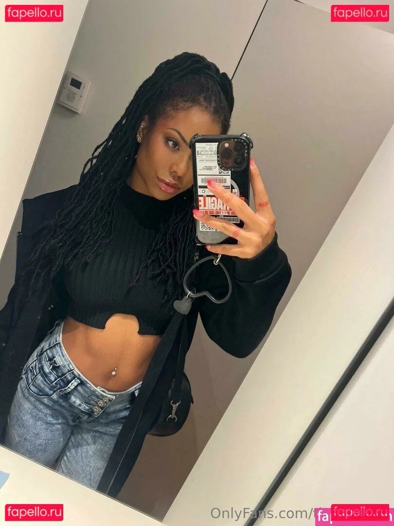 Kira Noir Onlyfans Photo Gallery 