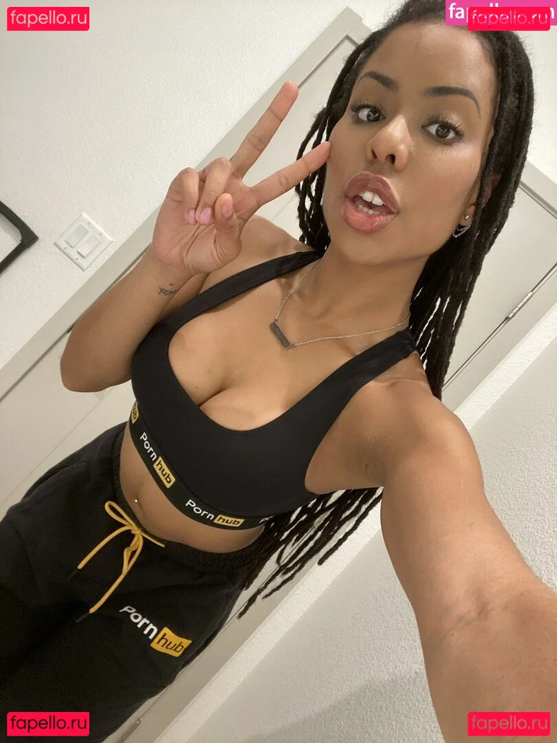 Kira Noir Onlyfans Photo Gallery 