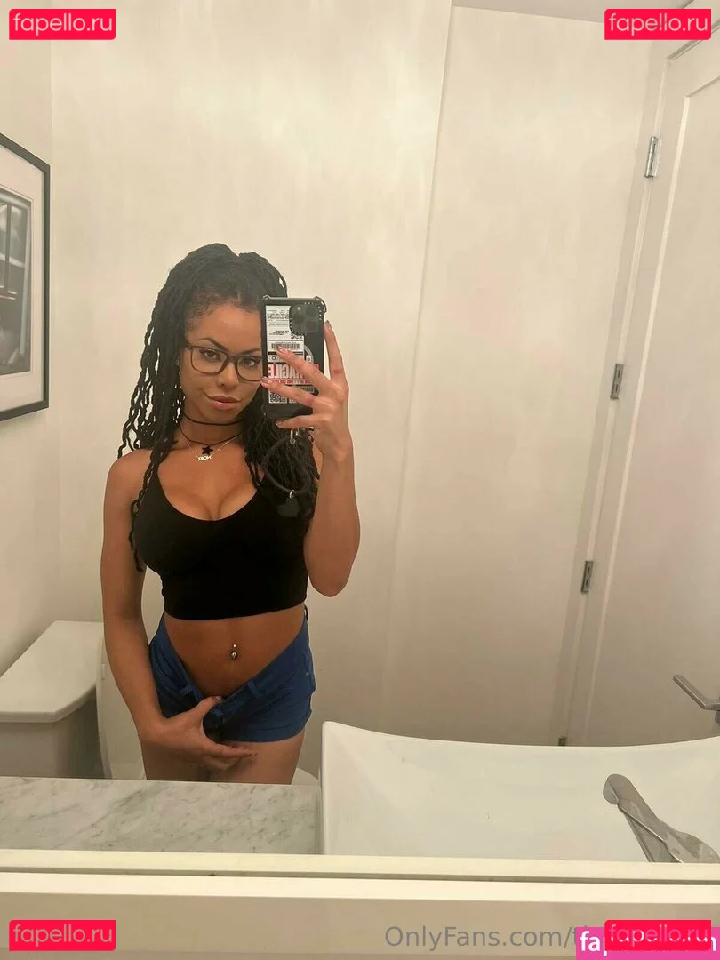 Kira Noir Onlyfans Photo Gallery 