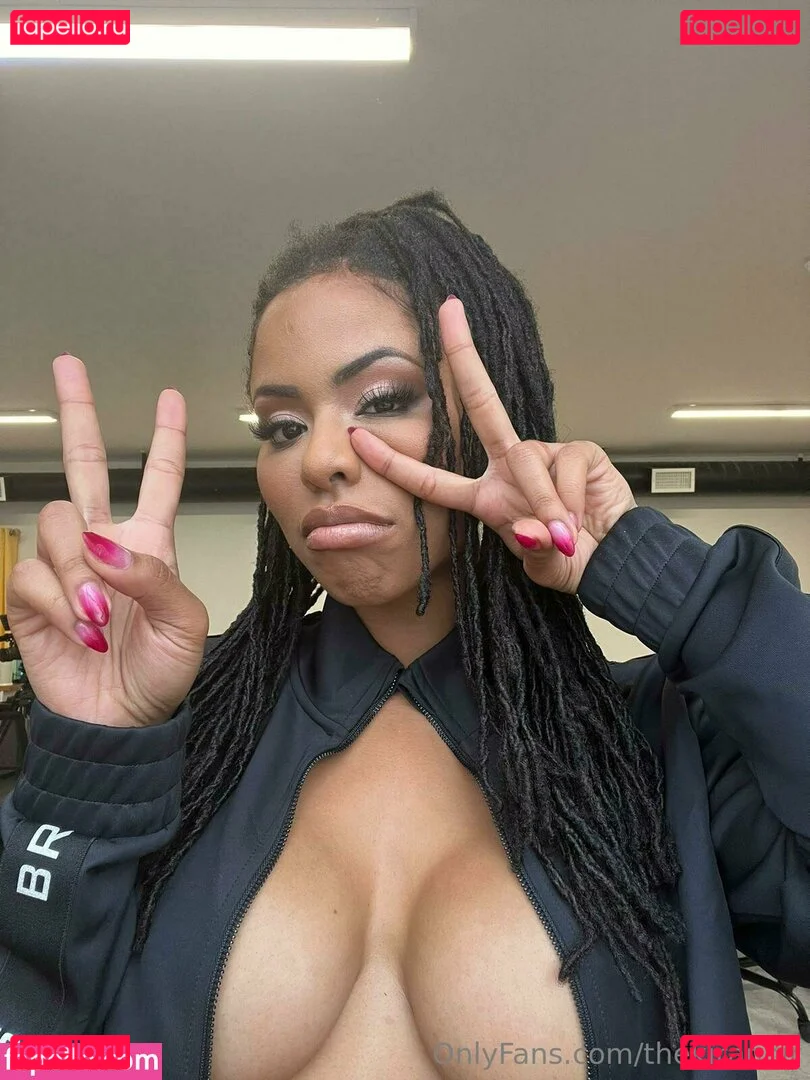 Kira Noir Onlyfans Photo Gallery 