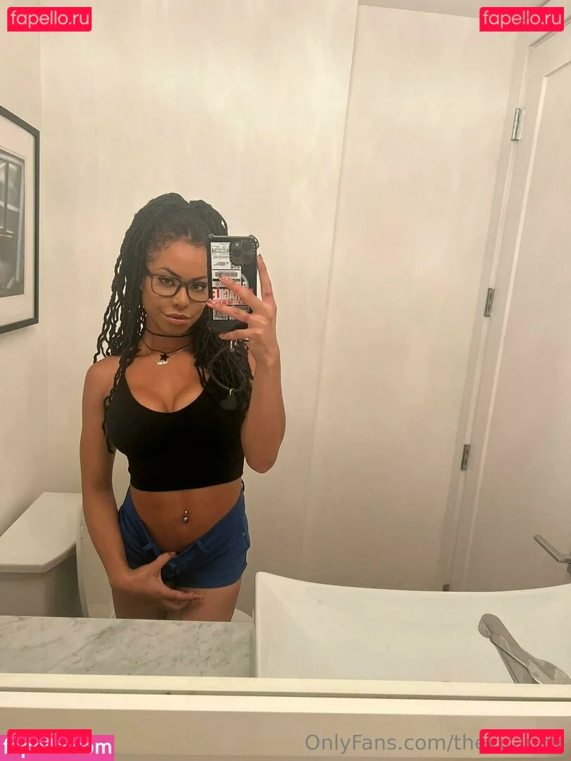 Kira Noir Onlyfans Photo Gallery 