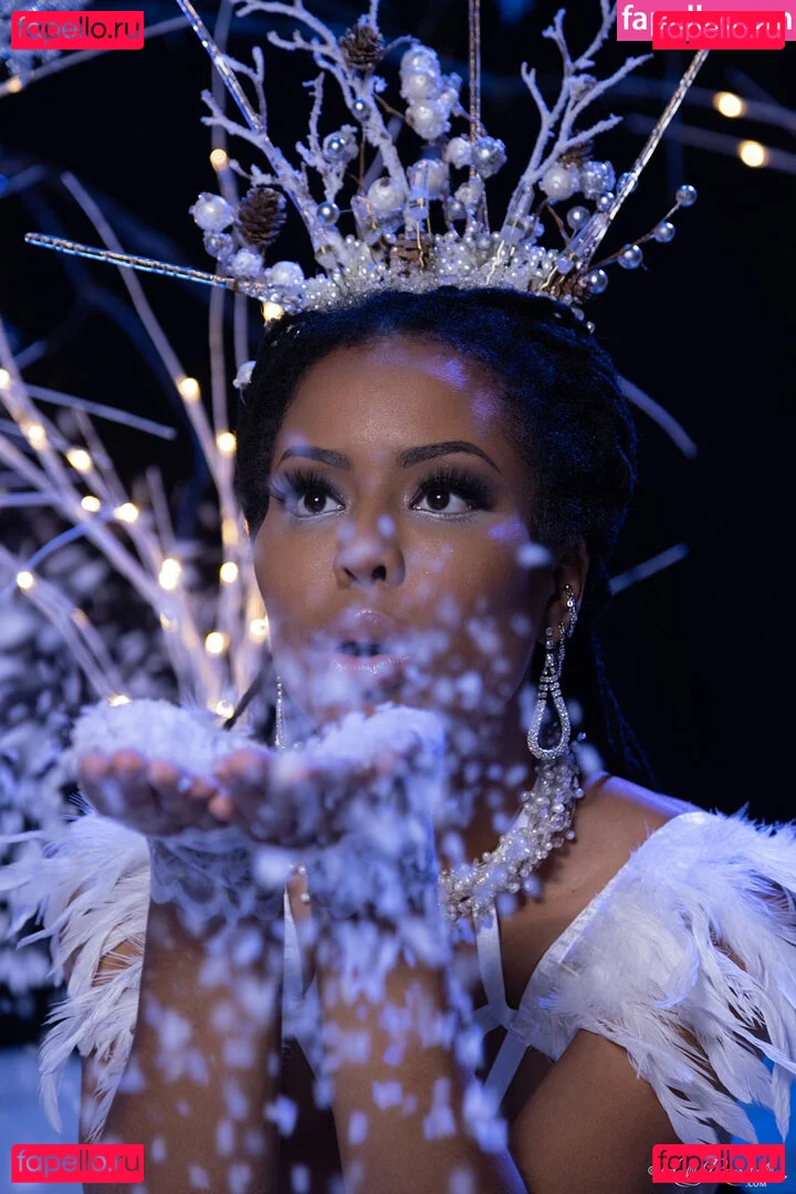 Kira Noir Onlyfans Photo Gallery 