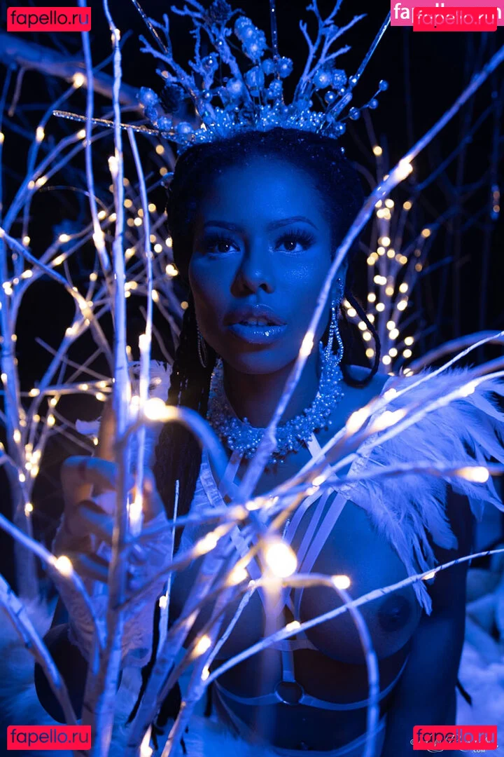 Kira Noir Onlyfans Photo Gallery 