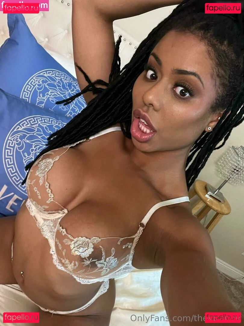 Kira Noir Onlyfans Photo Gallery 