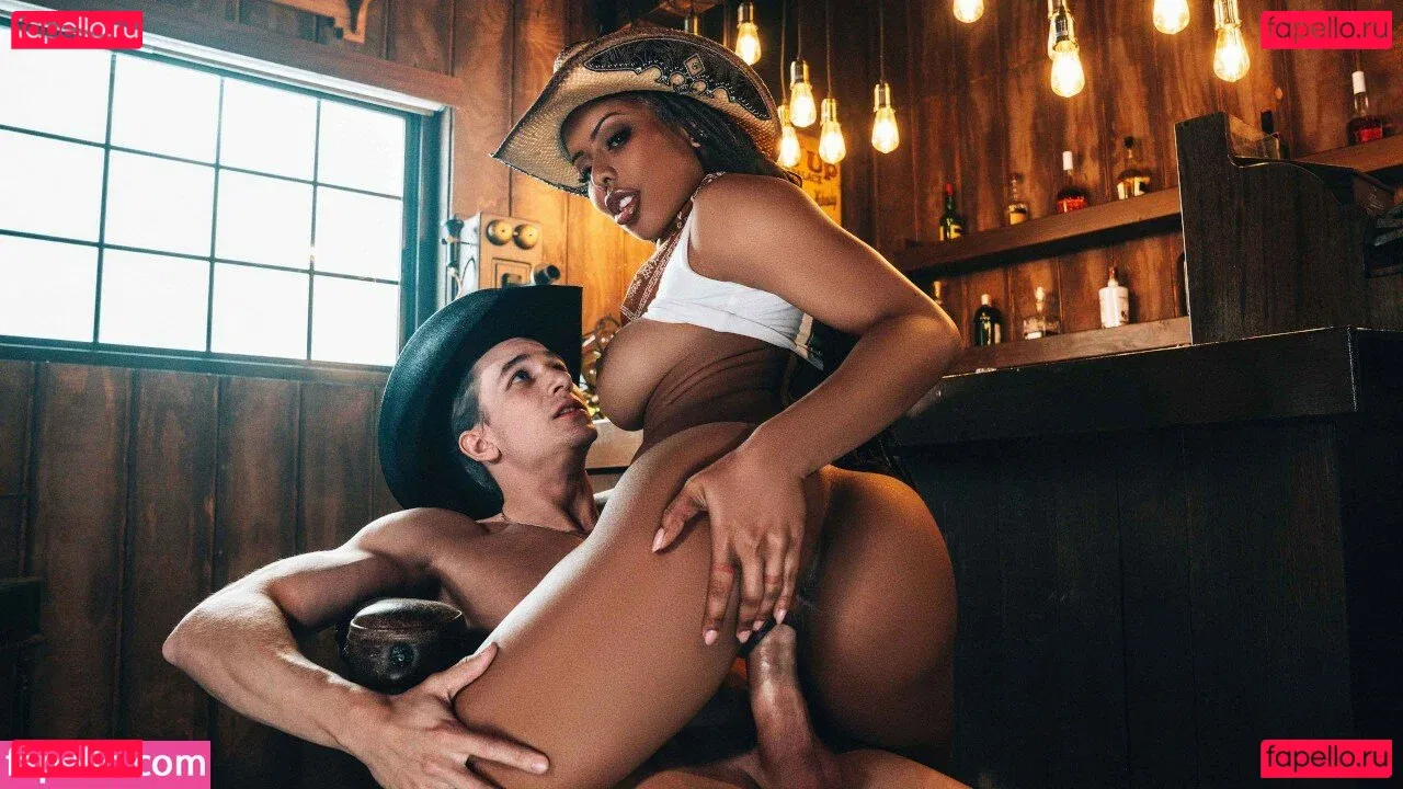 Kira Noir Onlyfans Photo Gallery 