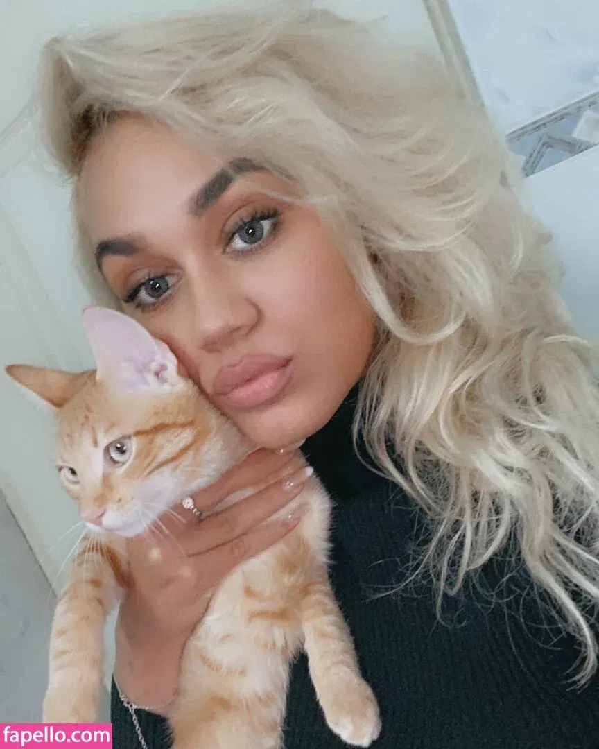 adinaa99 Onlyfans Photo Gallery 