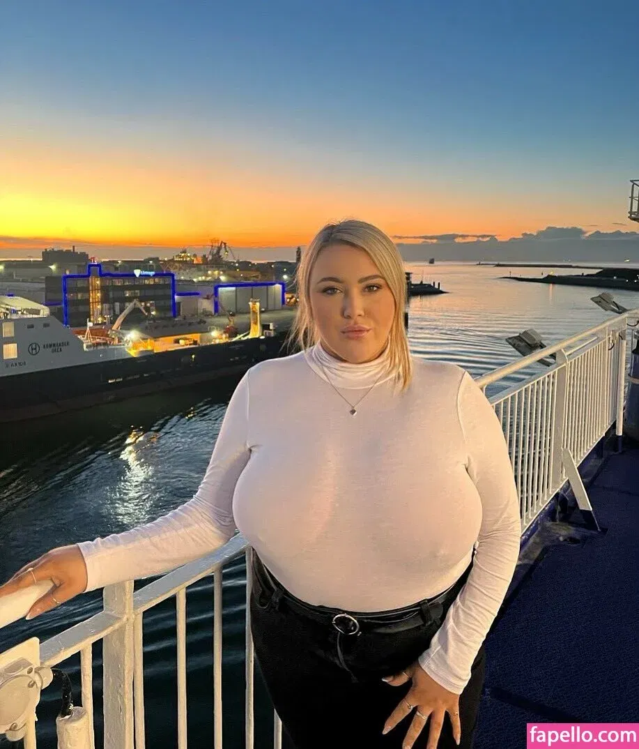 This_is_laura Onlyfans Photo Gallery 