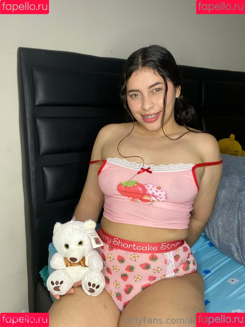 alejacamach Onlyfans Photo Gallery 