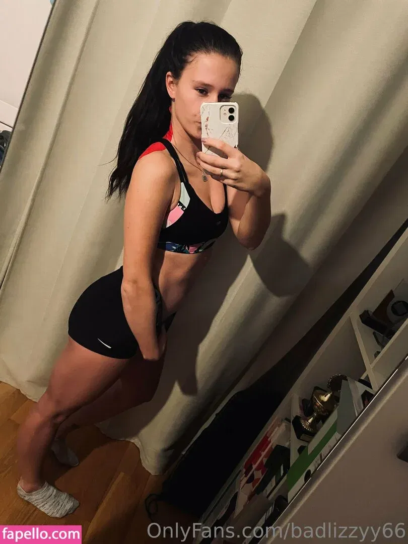 badlizzyy66 Onlyfans Photo Gallery 