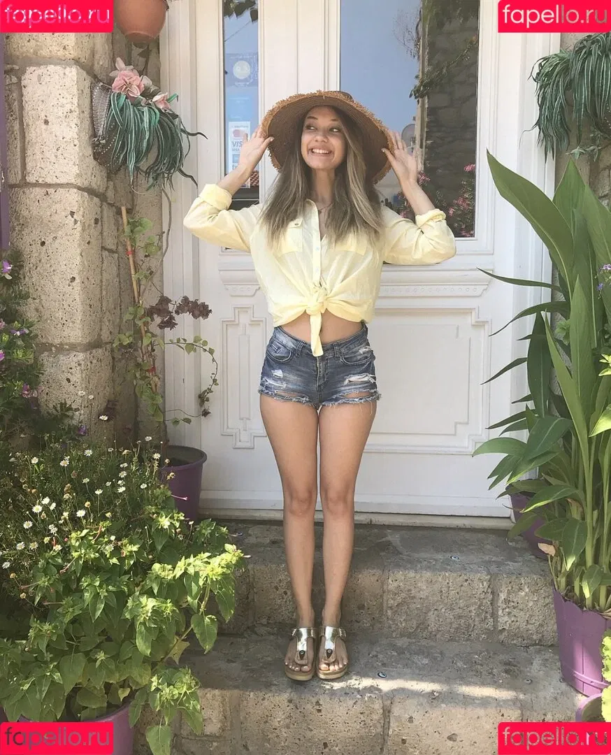 iremsukamber Onlyfans Photo Gallery 