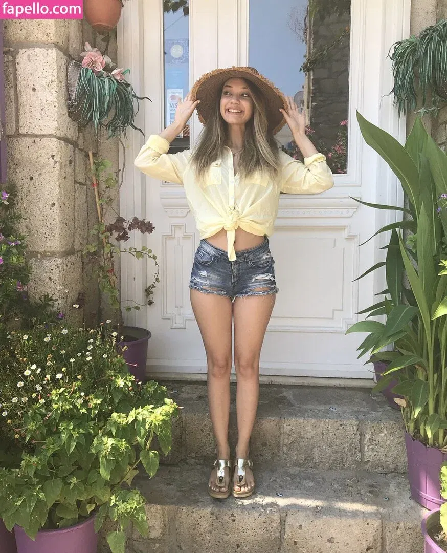 iremsukamber Onlyfans Photo Gallery 