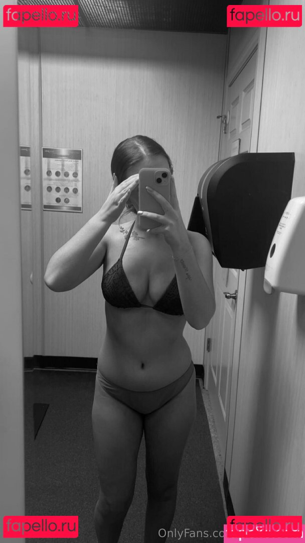 Ashlyn McKinney Nude Onlyfans Photo 15