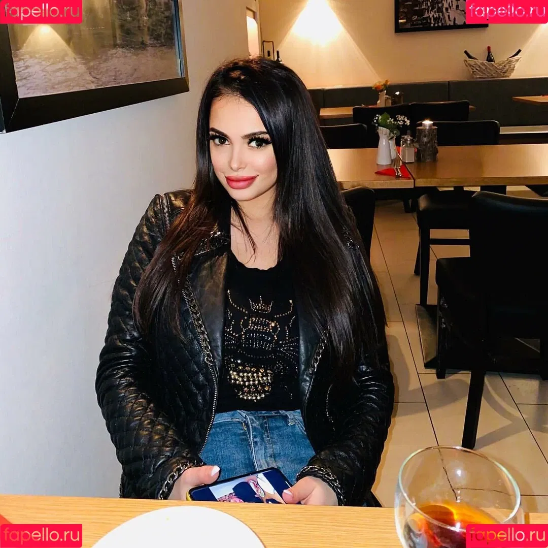 Maya Bulgarien Onlyfans Photo Gallery 