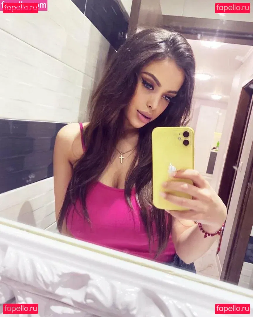 Maya Bulgarien Onlyfans Photo Gallery 