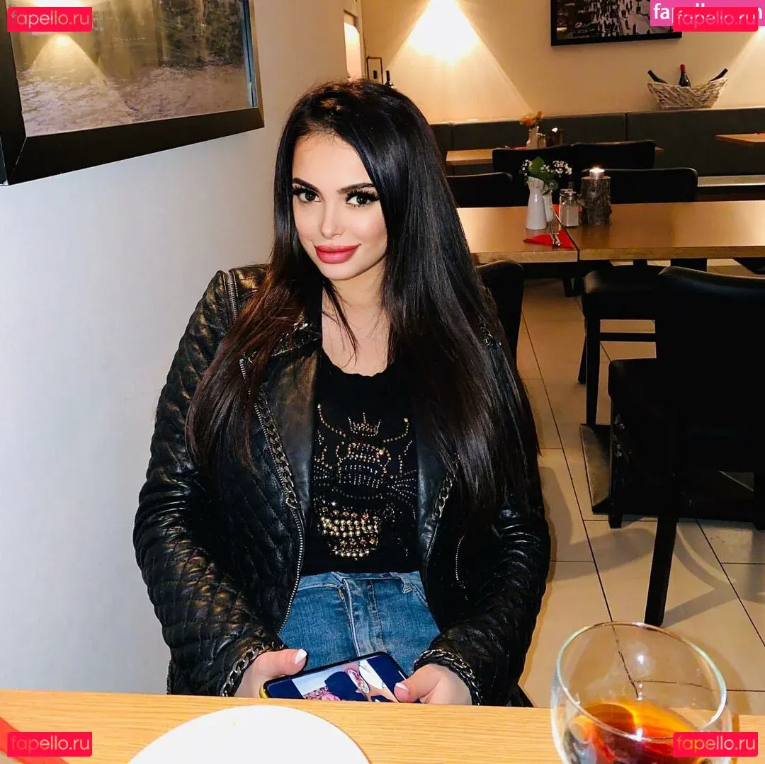 Maya Bulgarien Onlyfans Photo Gallery 