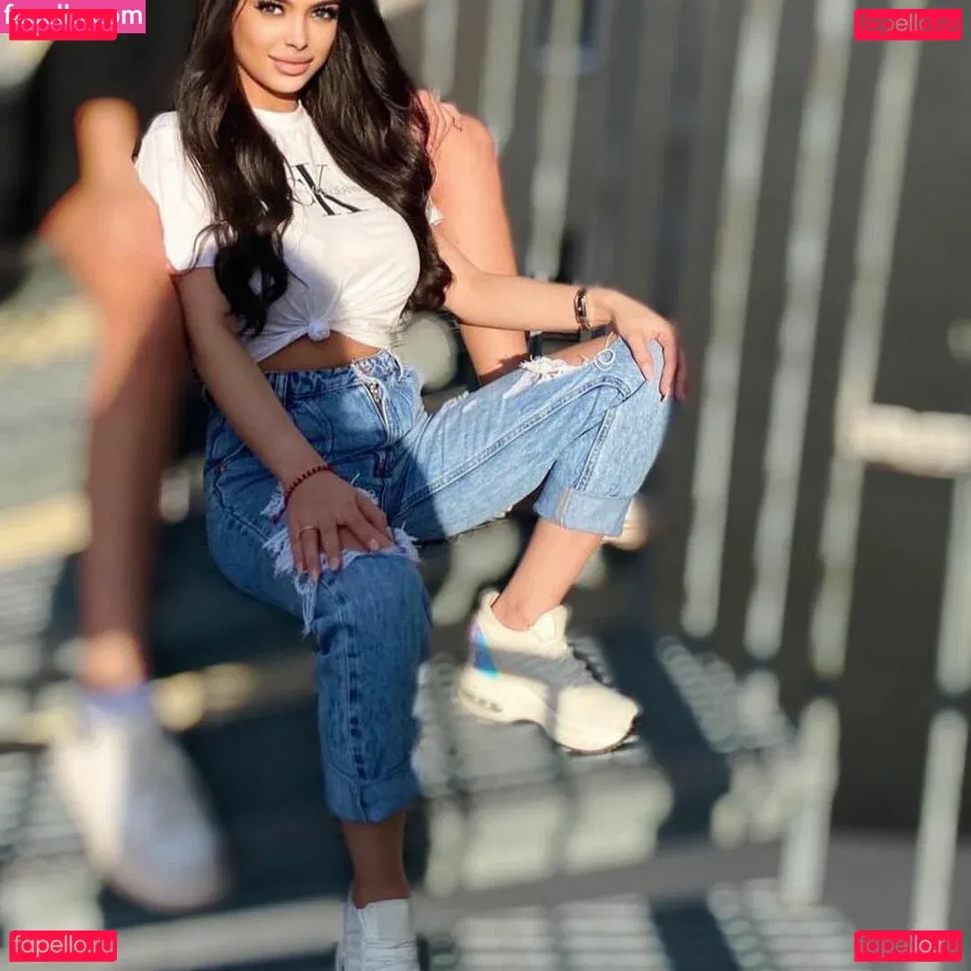 Maya Bulgarien Onlyfans Photo Gallery 