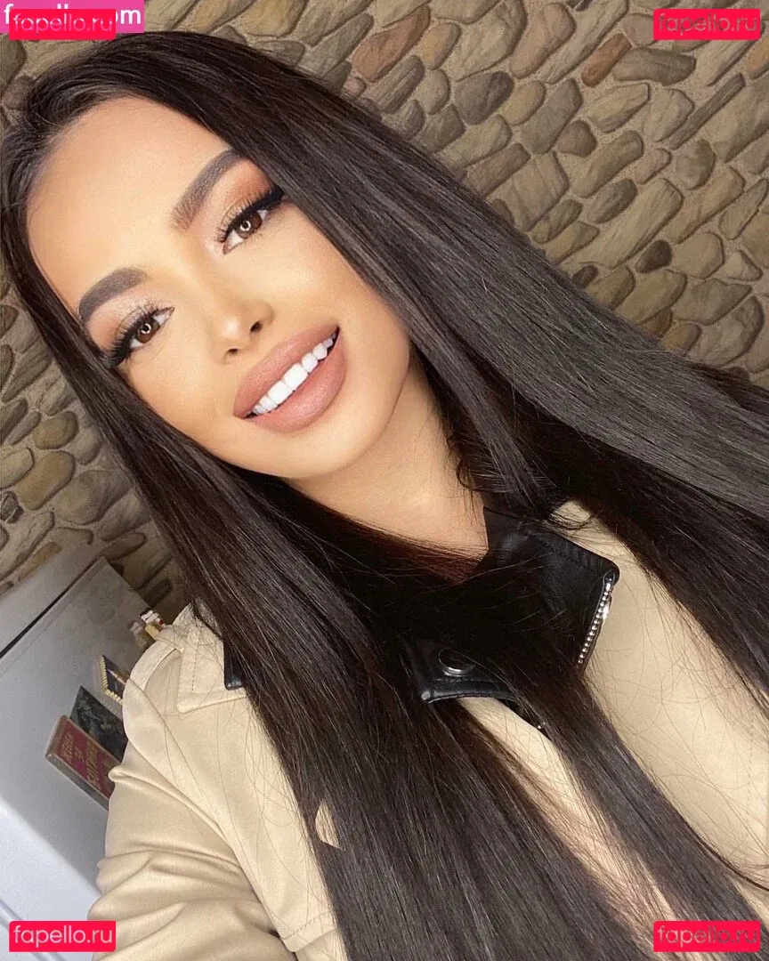 Maya Bulgarien Onlyfans Photo Gallery 