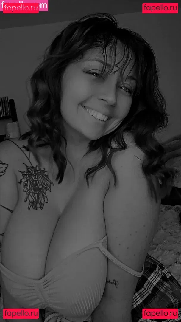 youcancallmeoly Onlyfans Photo Gallery 