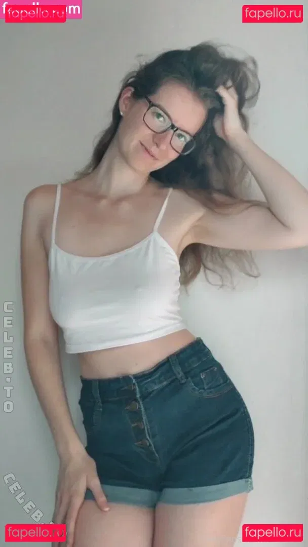 laraheller Onlyfans Photo Gallery 