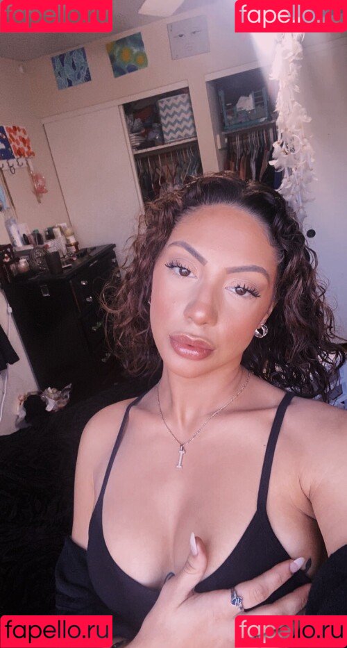 Izzy Clark Onlyfans Photo Gallery 