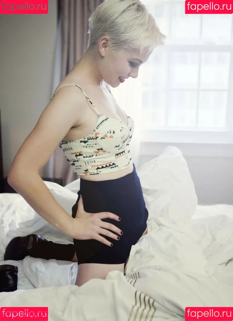 Phoebe Bridgers Onlyfans Photo Gallery 