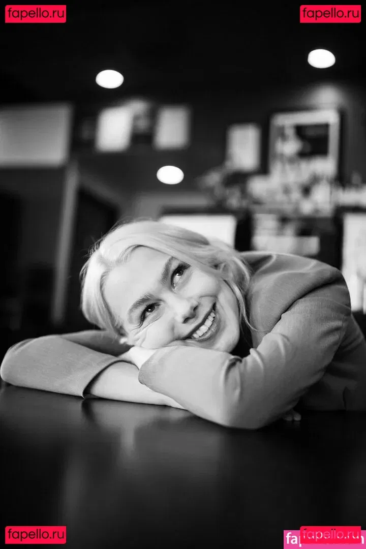 Phoebe Bridgers Onlyfans Photo Gallery 