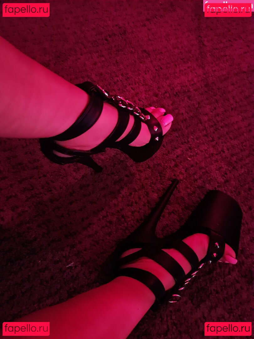 foxieefeetfree Nude Onlyfans Photo 16