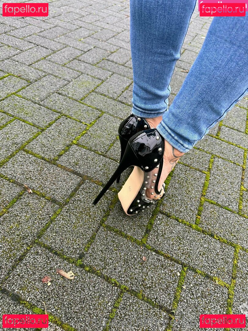 foxieefeetfree Nude Onlyfans Photo 14