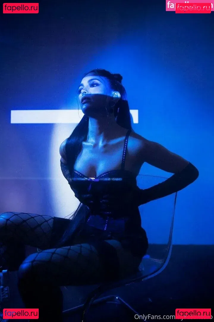 Kyra Santoro Onlyfans Photo Gallery 