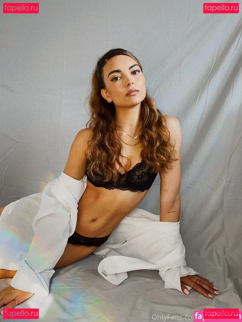 Kyra Santoro Onlyfans Photo Gallery 