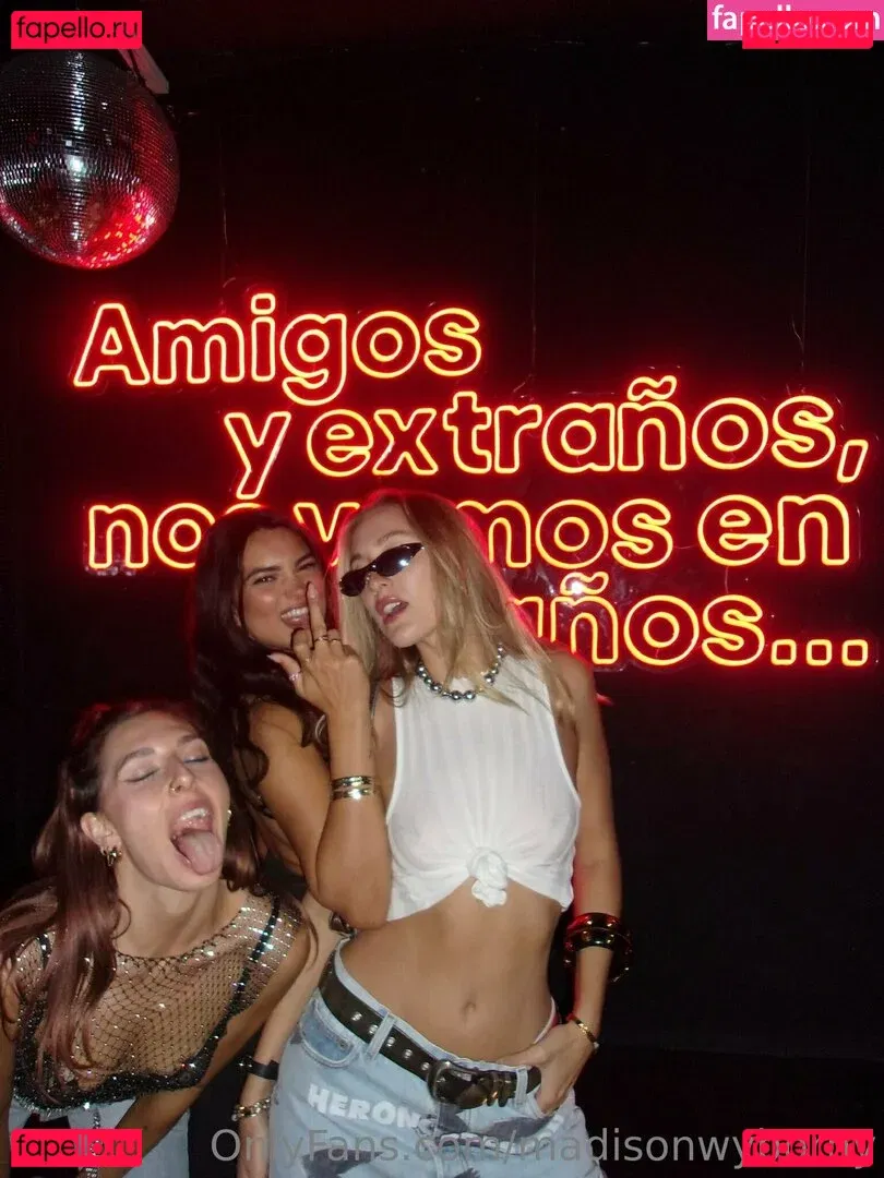 Kyra Santoro Onlyfans Photo Gallery 