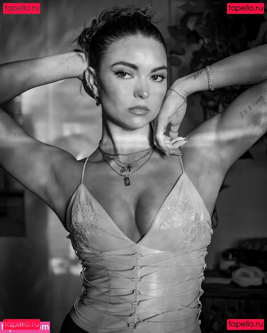 Kyra Santoro Onlyfans Photo Gallery 