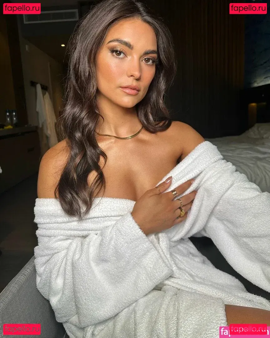 Kyra Santoro Onlyfans Photo Gallery 