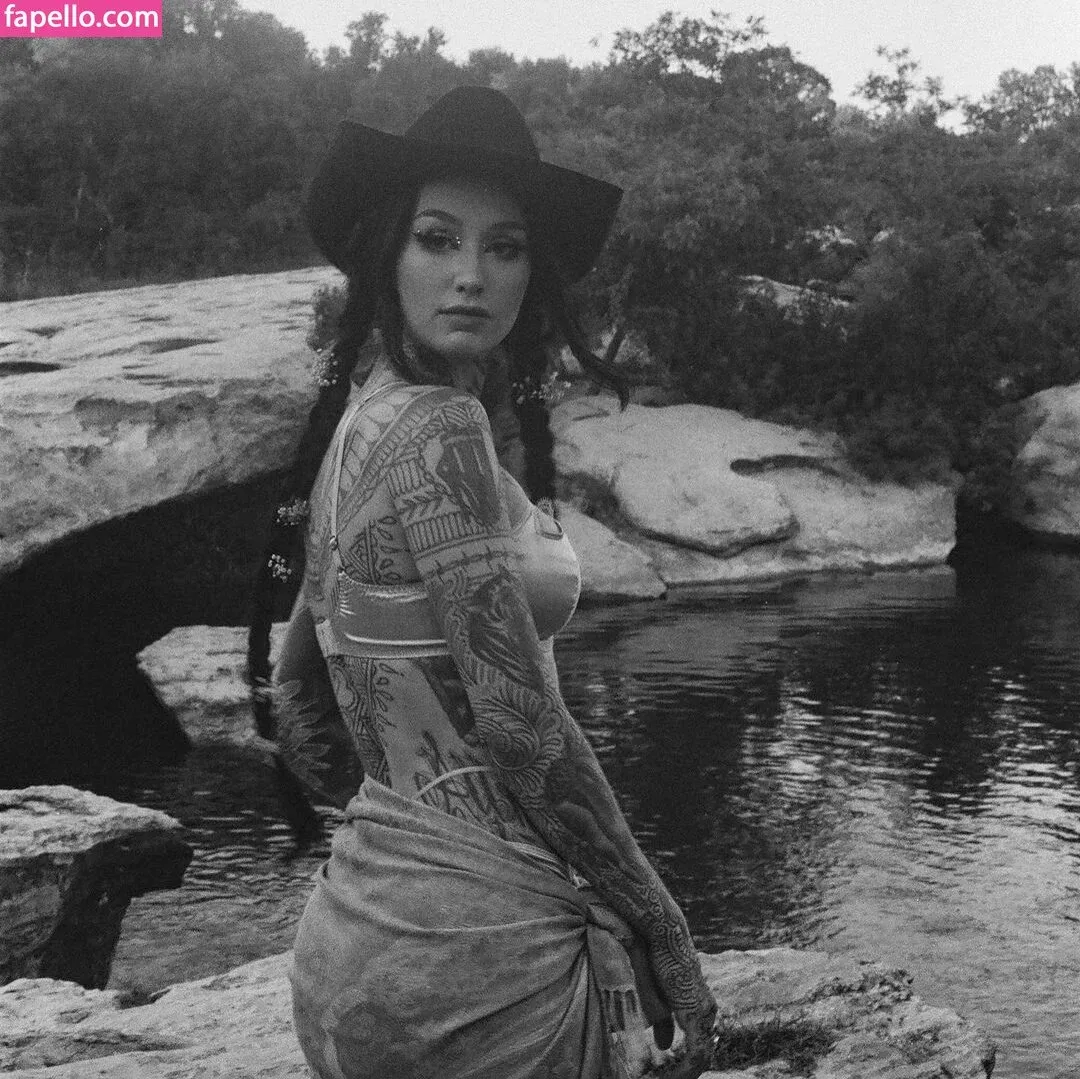 Emma Vauxdevil Onlyfans Photo Gallery 