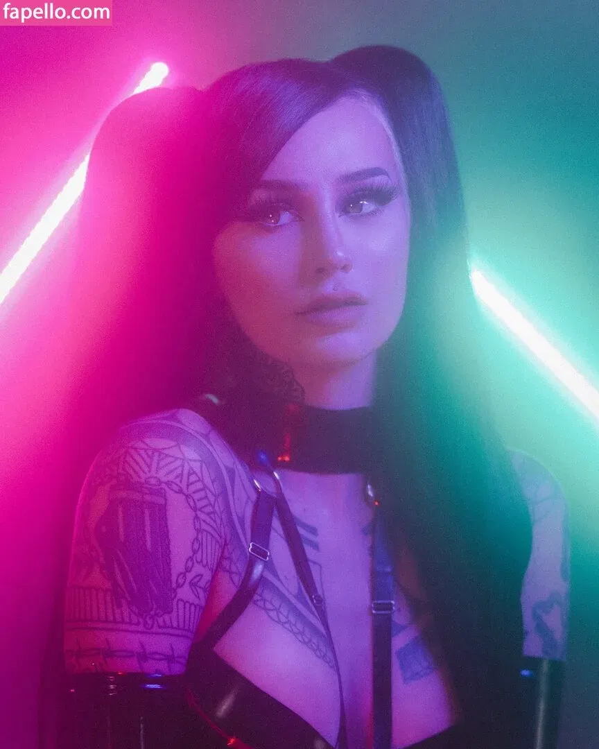 Emma Vauxdevil Onlyfans Photo Gallery 