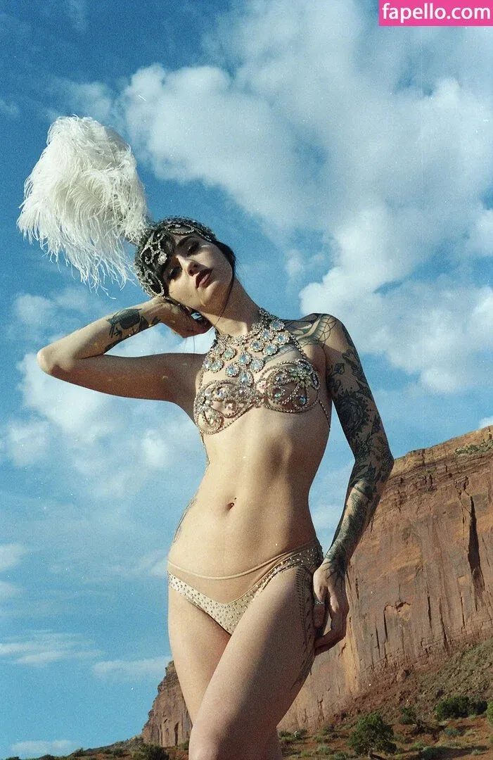 Emma Vauxdevil Onlyfans Photo Gallery 