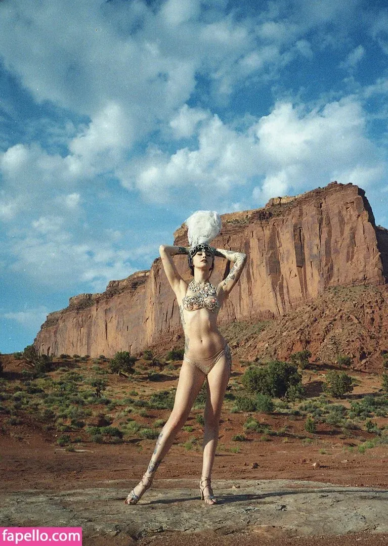 Emma Vauxdevil Onlyfans Photo Gallery 