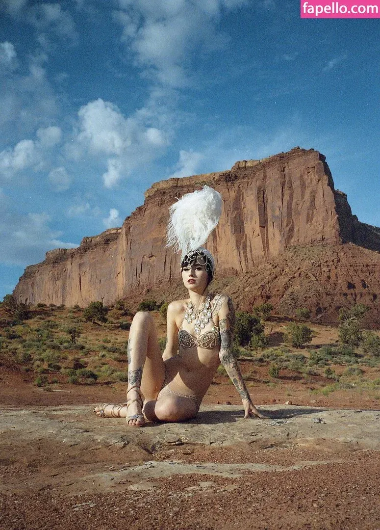 Emma Vauxdevil Onlyfans Photo Gallery 